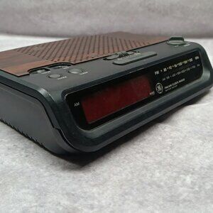 Vintage GE General Electric AM/FM Clock Radio Model 7-4613B TESTED